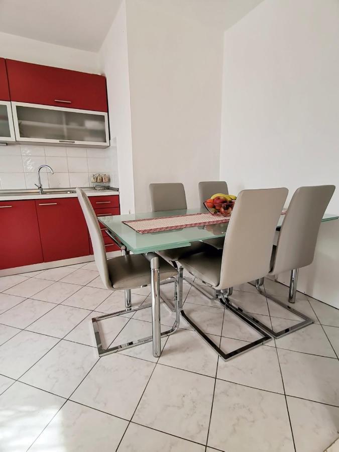 Apartman Pejic Podstrana Bagian luar foto